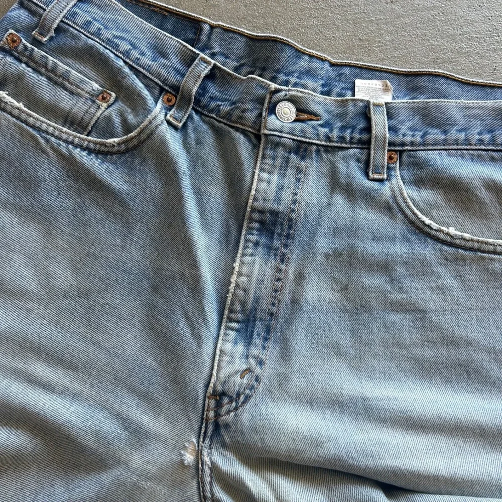 Vintage 90s Levis 550 Jeans Size 38x30 Blue Light Denim Relaxed Fit Straight Leg